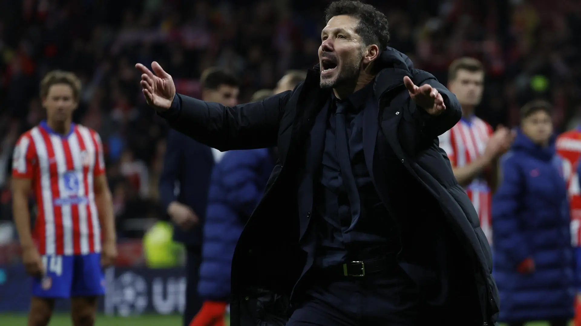 Tensa rueda de prensa de Simeone por el penalti anulado: "¿Quién vio que Julían tocó dos veces la pelota? Que levante la mano"