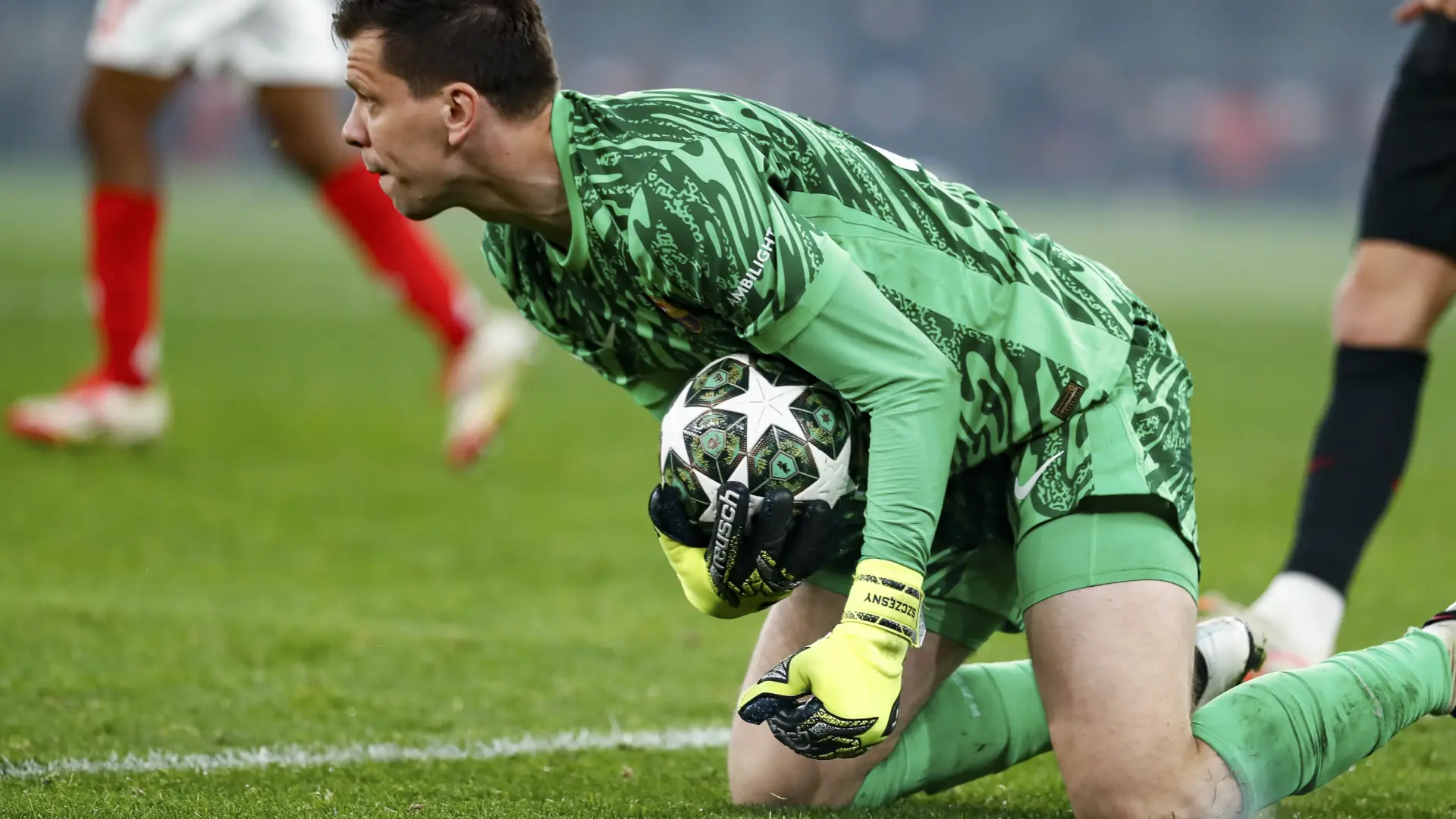 Raphinha celebra el partidazo de Szczesny en zona mixta: "Lo tengo en el Fantasy y creo que me ha puntuado bien"