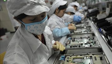 Mientras otros fabrican por si acaso, Apple fabrica en el último segundo. Lo decidió hace 25 años copiando un método japonés de los años 50