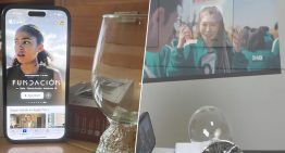 He probado el truco viral de TikTok para convertir el iPhone en un proyector. Solo necesité una copa de vino y papel de aluminio