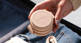 Satechi ha lanzado un nuevo accesorio en el mejor momento. Una base de carga plegable para llevarla de viaje en verano