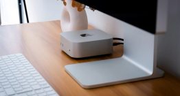 Anker tiene un dock 14 en 1 compatible con Mac que es súper útil. Incluye pantalla inteligente y está de oferta