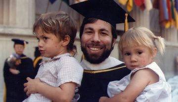 Wozniak dejó la universidad para fundar Apple. Ya millonario, un golpe en la cabeza le hizo cambiar de rumbo