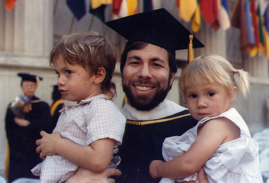 Wozniak dejó la universidad para fundar Apple. Ya millonario, un golpe en la cabeza le hizo cambiar de rumbo
