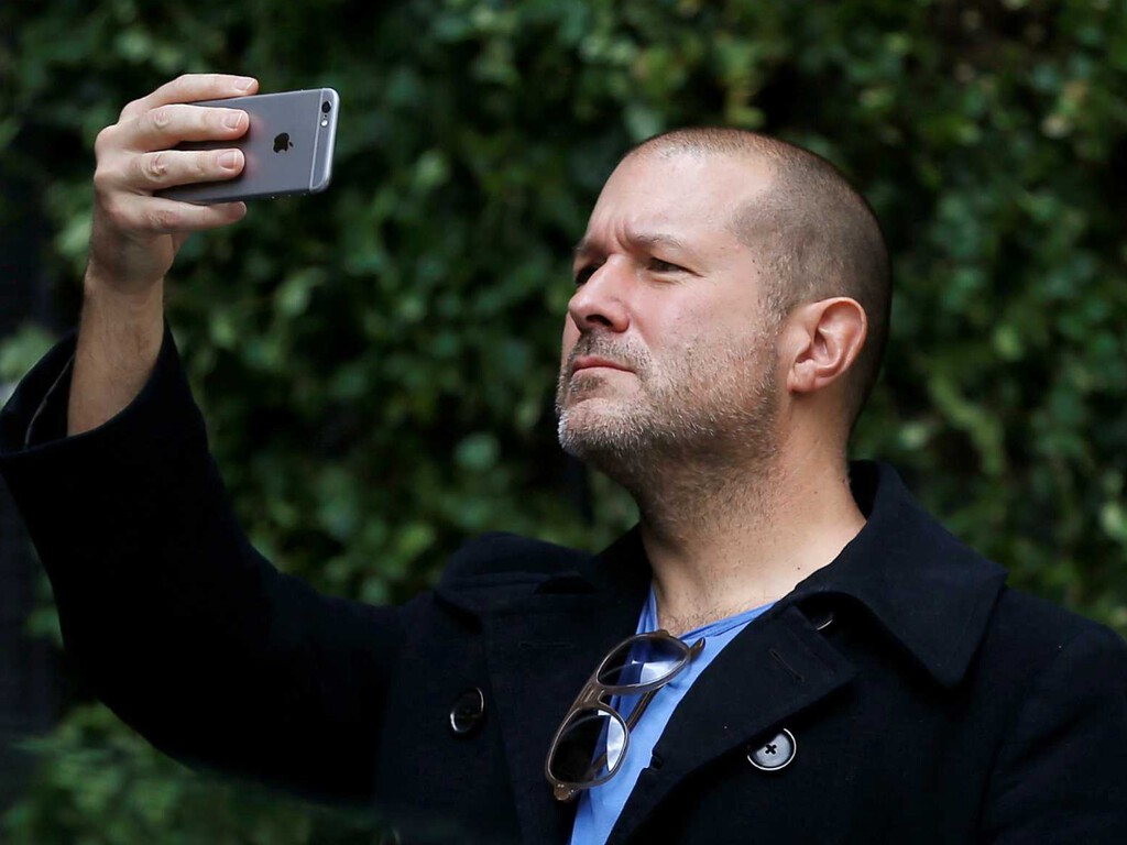 Jony Ive diseñó el iPhone para mejorar el mundo. Ahora está tan preocupado que está diseñando un sustituto 