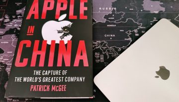 «Tim Cook ha llevado a Apple al corazón de la guerra comercial» y este libro argumenta hasta qué punto