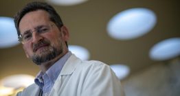 José Manuel Carrascosa, dermatólogo: «A los pacientes con cáncer de piel se les relega muy por detrás de otros»