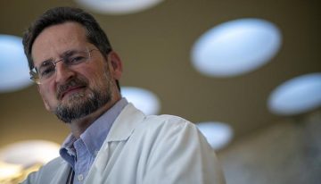 José Manuel Carrascosa, dermatólogo: «A los pacientes con cáncer de piel se les relega muy por detrás de otros»