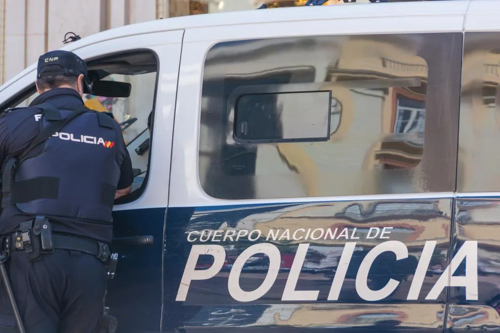 Detenido un hombre en Málaga por agredir a su hija de 21 meses con el cable de un cargador de un teléfono