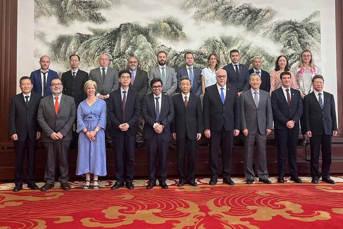 Gira pagada por China para 14 políticos españoles del bloque de Sánchez: «Les ha sorprendido la democracia local»