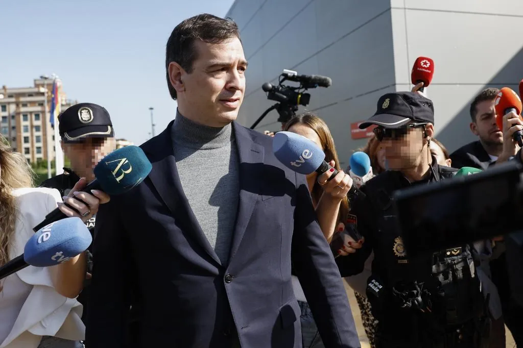 La defensa del hermano de Pedro Sánchez pide dilatar los diez días de plazo para presentar los recursos contra el procesamiento