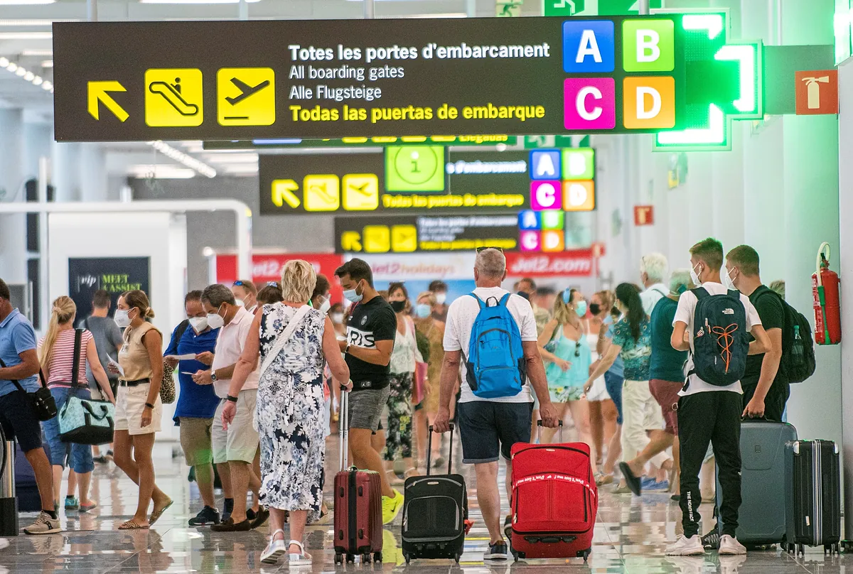 El Govern balear reclama que Aena limite el número de vuelos a las Islas en temporada alta