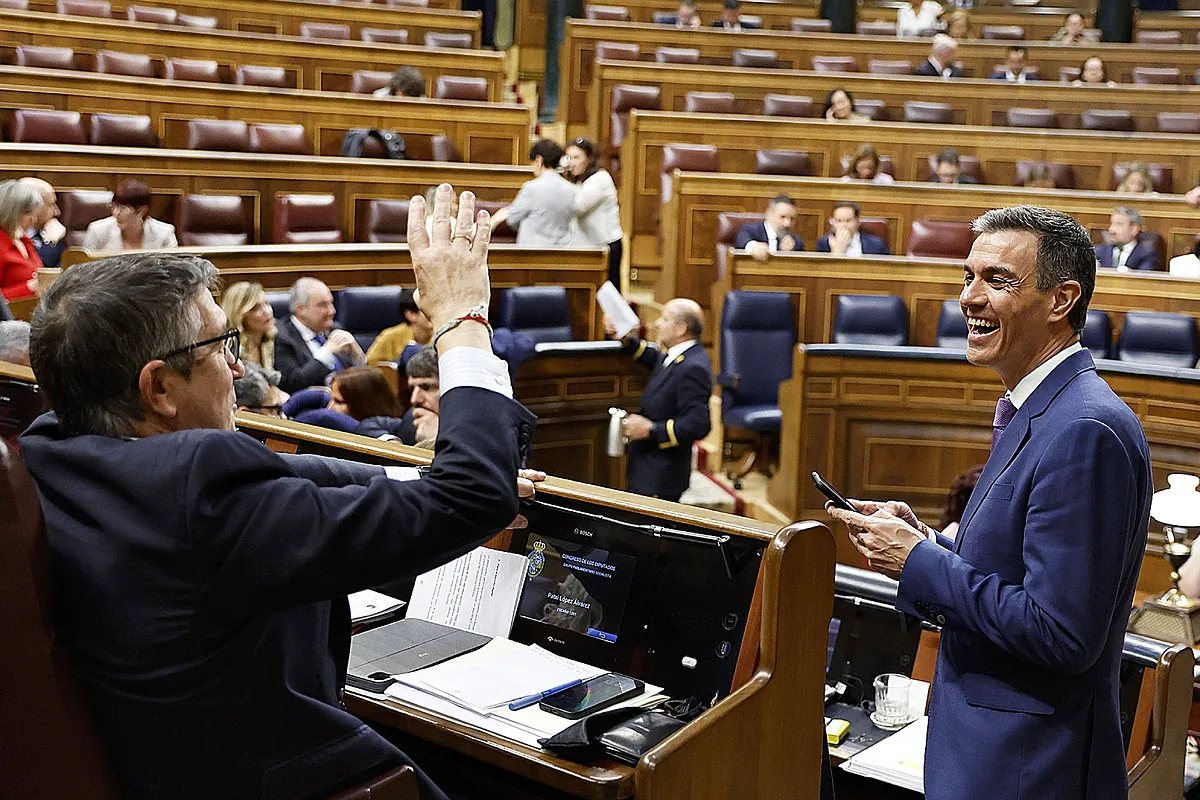 Sánchez oculta los datos del apagón y silencia el rearme tras más de seis horas de debate en el Congreso