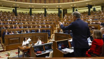 Sánchez da por buenos los mensajes pero los tacha de «casquería» y Feijóo clama: «Váyase, convoque elecciones, algo de bochorno va a ahorrar a los españoles»