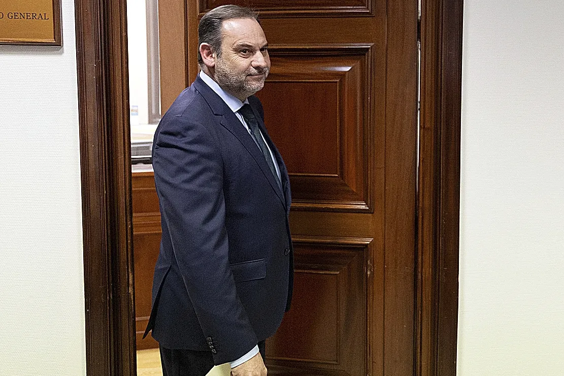 La crisis de los whatsapps ya castiga a Sánchez entre sus afines: el 60% de los votantes del PSOE lo ve debilitado