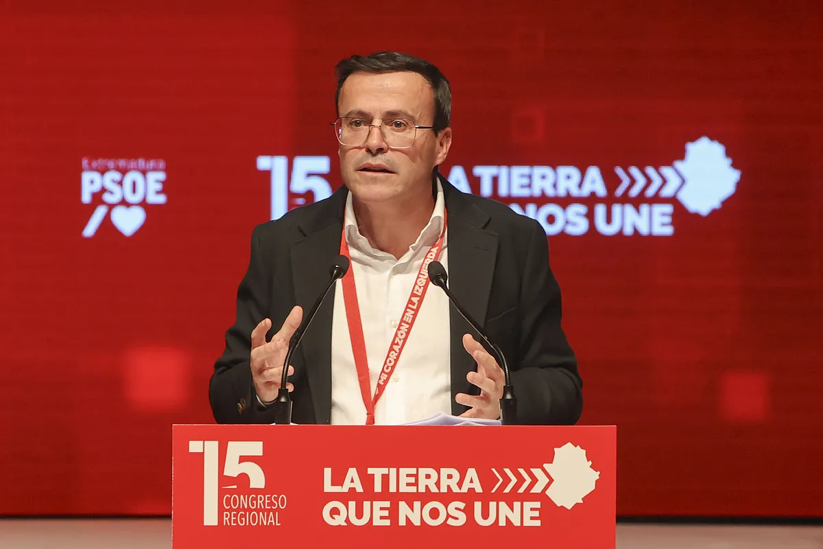 Maniobra del líder del PSOE de Extremadura: deja el cargo de presidente de la Diputación de Badajoz, se incorpora como diputado regional y pasa a ser aforado