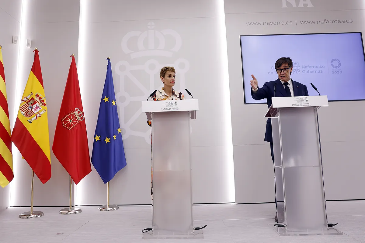 El Govern de Salvador Illa admite el caos en la protección de menores pero evita «mirar atrás»: doble puerta giratoria de un concejal de ERC, negocios privados con 500 pisos protegidos…