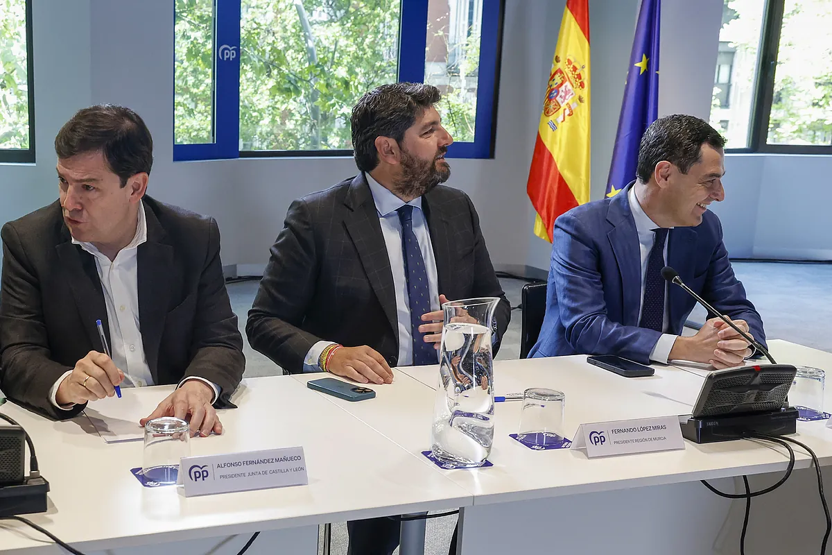Feijóo encarga a Juanma Moreno y Mañueco la ponencia política del Congreso del PP