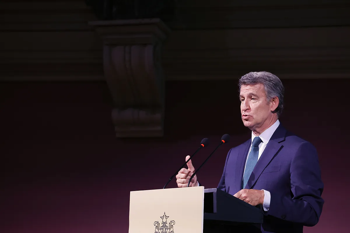 Feijóo denuncia que Sánchez use «el manual del populismo a marchas forzadas» y reivindica ser «la alternativa sólida»