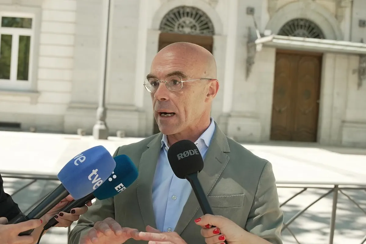 Vox recurrirá ante la Junta Electoral el acceso de Gallardo a la Asamblea y acusa al PSOE de «obligar a cinco candidatos a renunciar para aforarle»