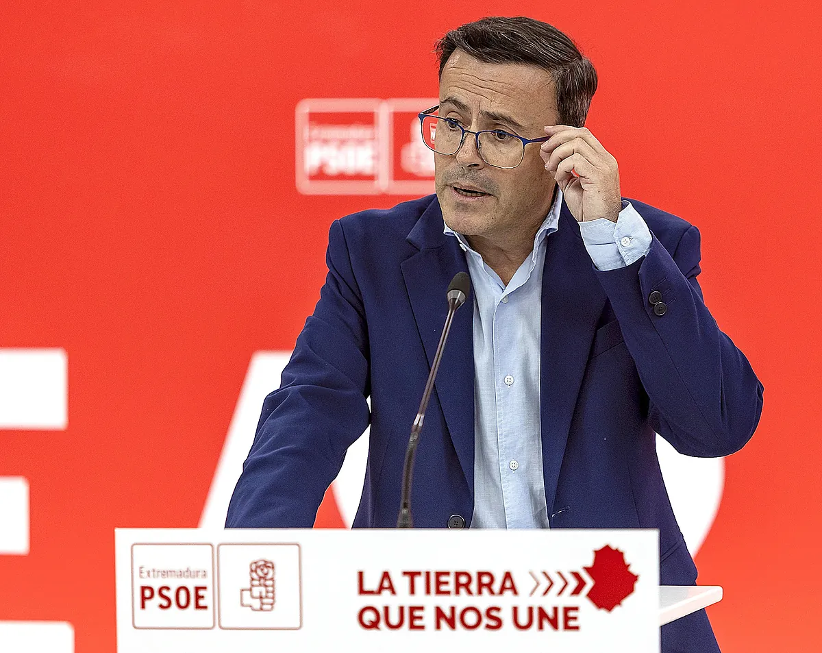 El escándalo de Gallardo agrieta al PSOE en Extremadura: «Sólo los fieles están con él»