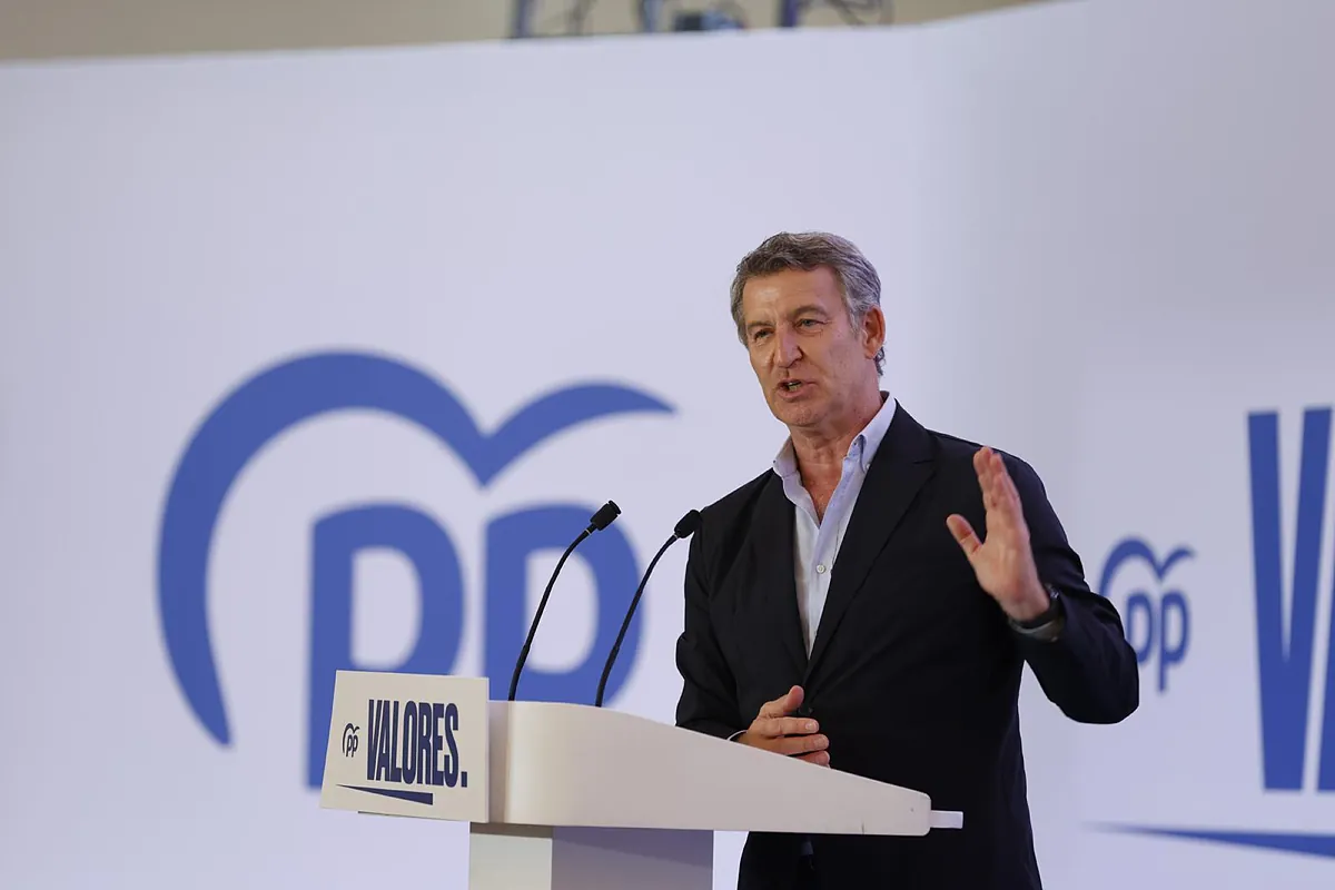 Feijóo llama a «todos los que están hartos de la degradación política» a participar en la manifestación «sin siglas» del 8 de junio