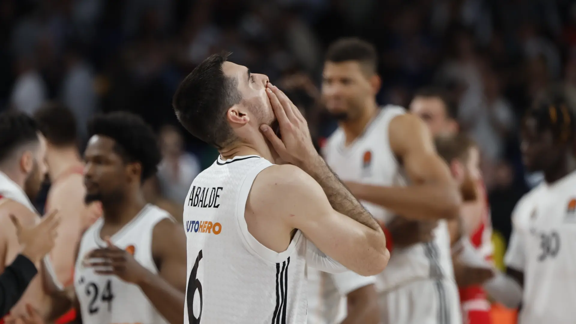 Un triple fallado en el último segundo deja al Real Madrid fuera de la Euroliga al perder el cuarto partido ante el Olympiacos