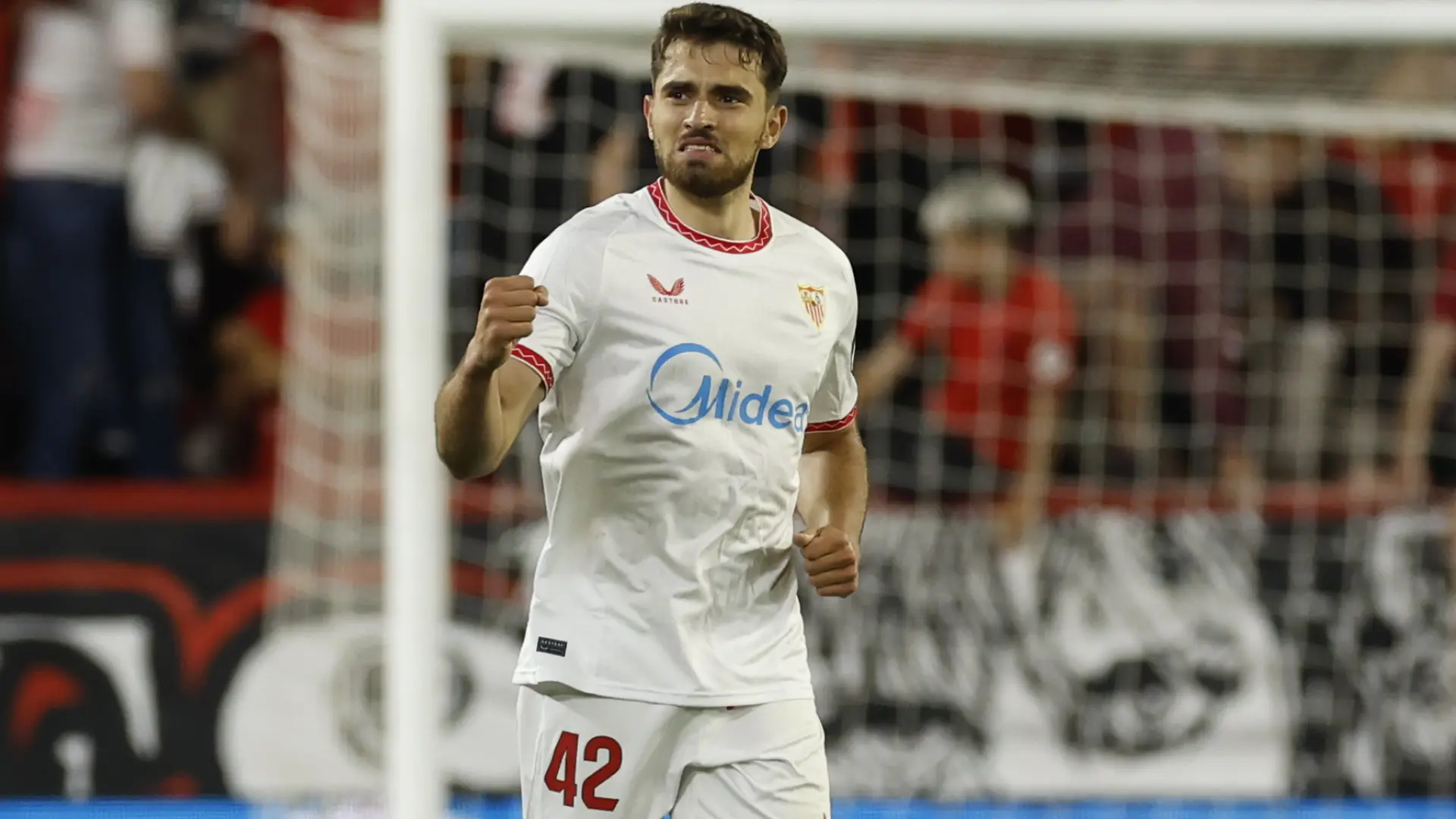 El Sevilla gana a Las Palmas por la mínima y queda virtualmente salvado a falta de dos jornadas