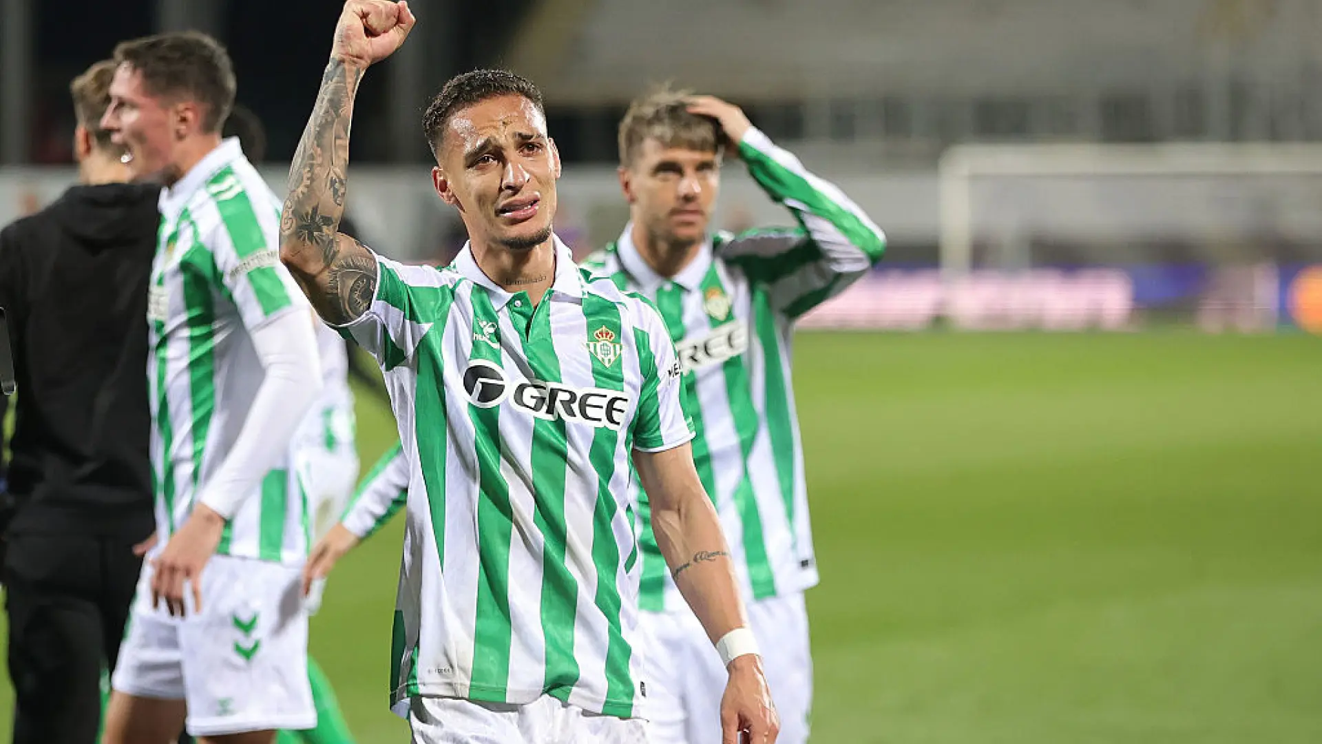 La emoción de Antony al pasar a la final de la Conference con el Betis: "He llorado mucho… pasé momentos muy difíciles en mi vida"