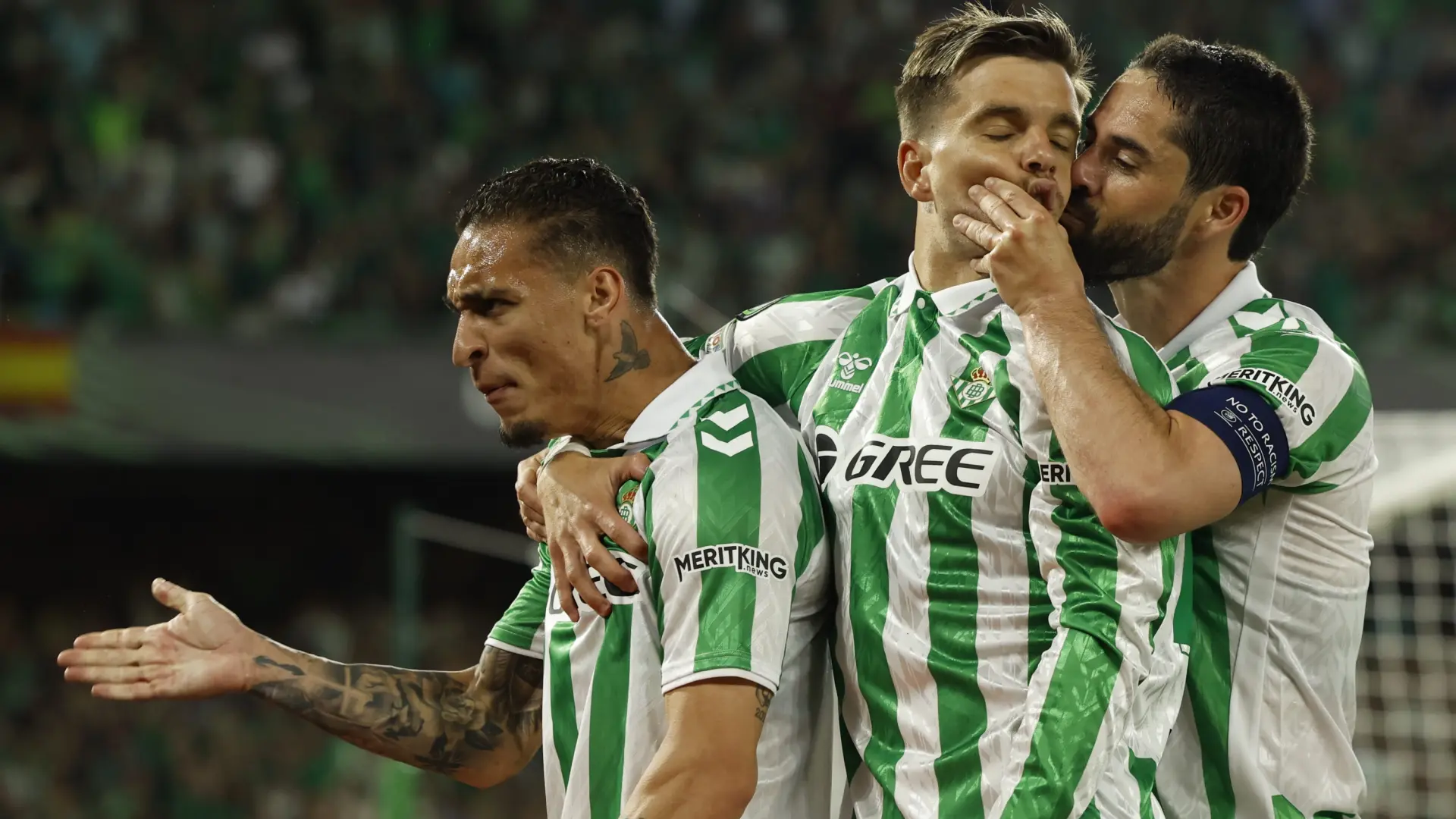 El Betis golpea primero ante la Fiorentina en la lucha por la final de la Conference