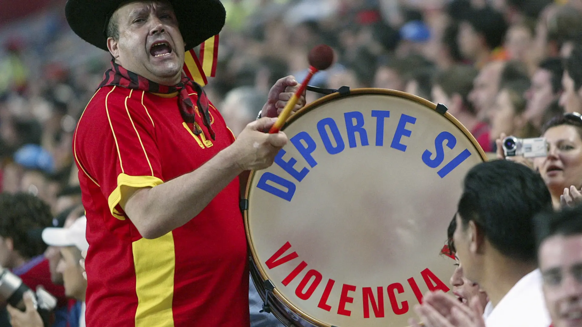 Muere Manolo el del Bombo: el incansable aficionado de la selección española de fútbol