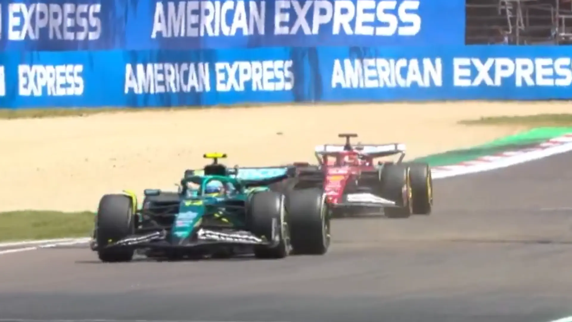 Fernando Alonso explota contra los Ferrari en Imola: "Piensan que están solos en pista"