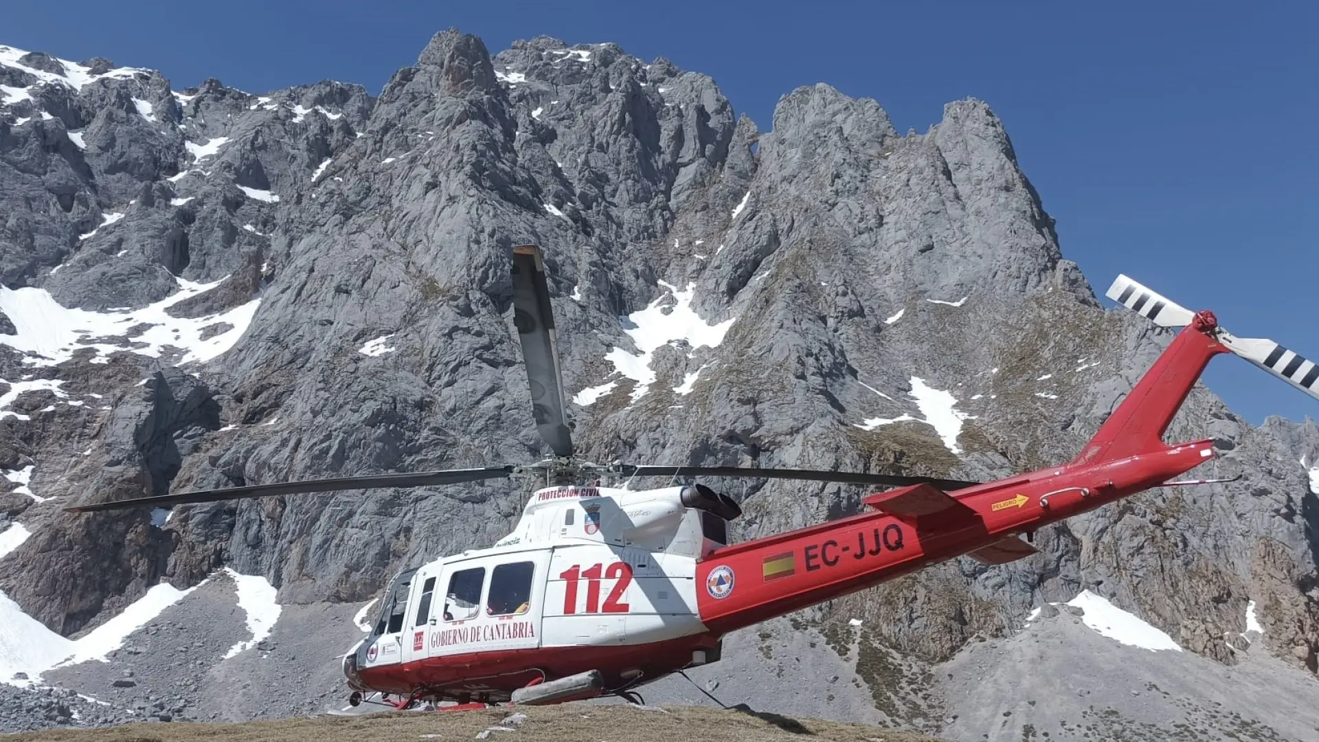 Rescatada una pareja de alpinistas en Picos de Europa tras fallar su equipamiento en pleno descenso