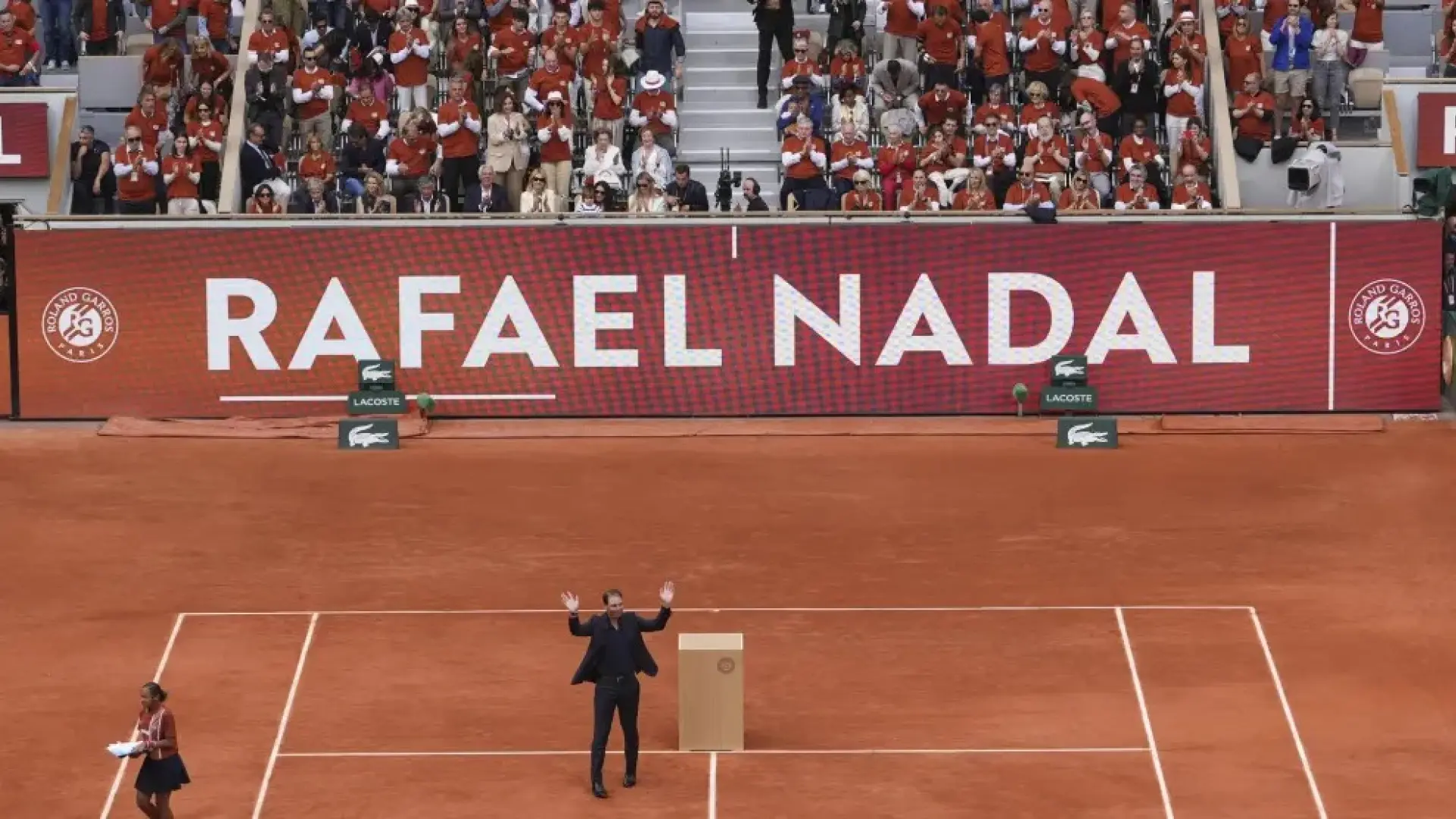 Homenaje a Nadal en Roland Garros: una sorpresa única, lágrimas y la ovación de una grada rendida a la leyenda