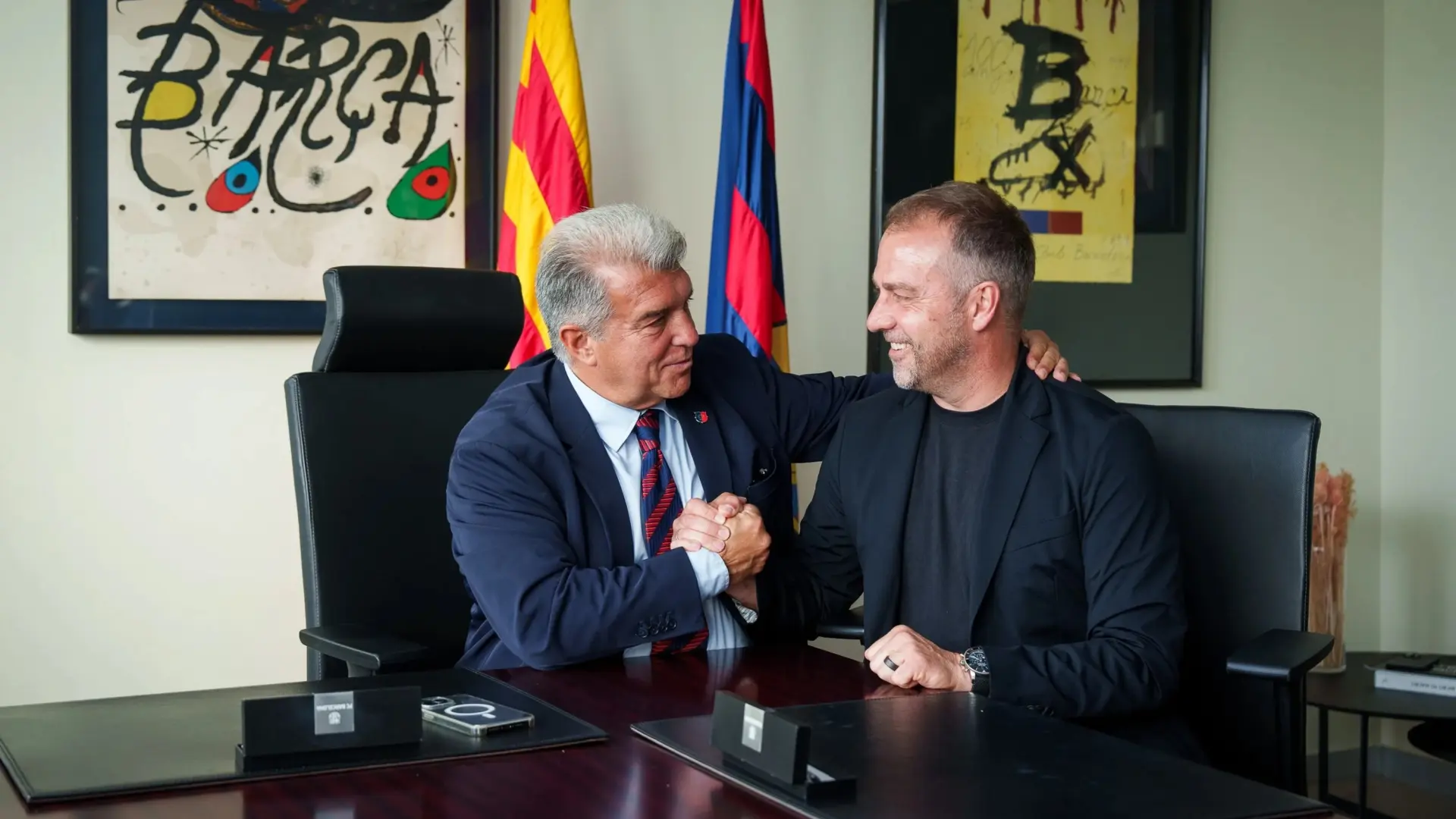 Hansi Flick celebra su renovación con el Barça y presume de jugadores: "Quieren ser mejores cada día"