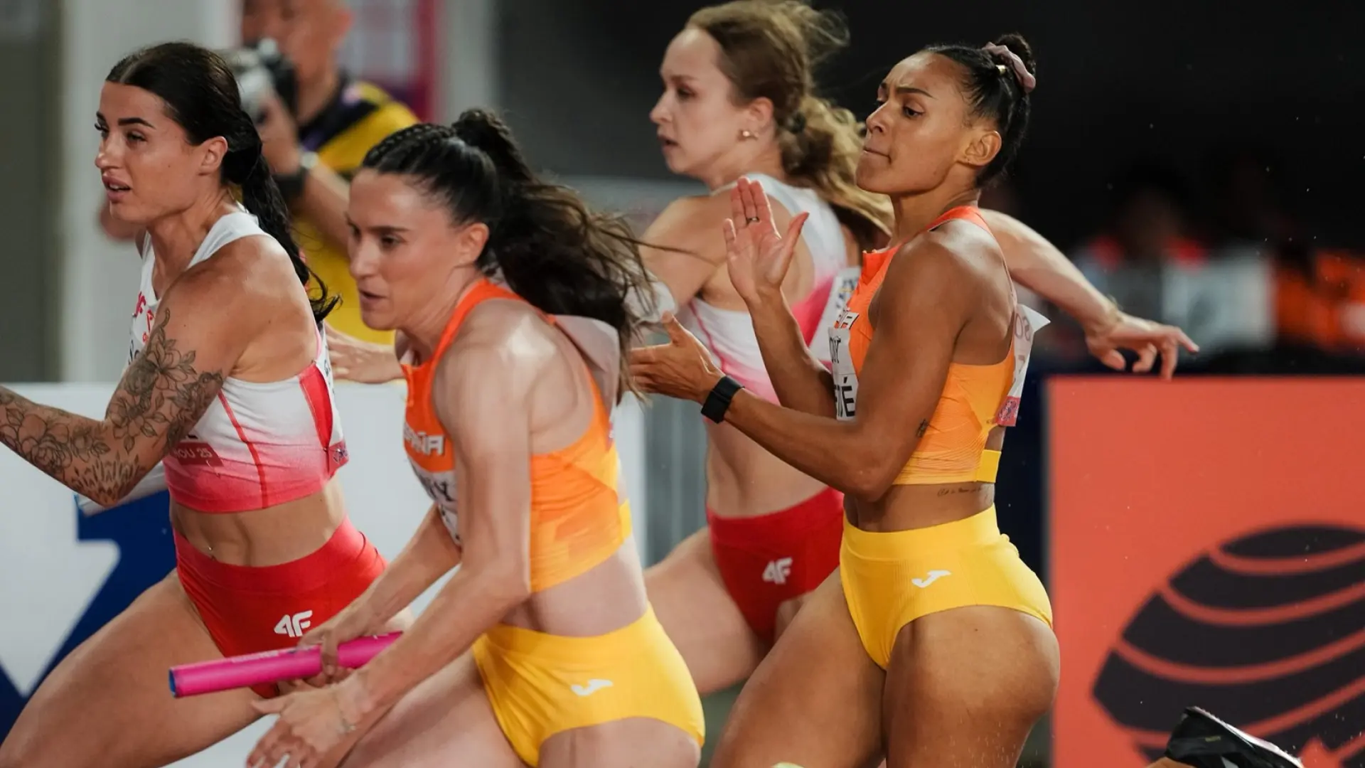 Jornada estelar de los relevos femeninos de 4×100 y 4×400 en el Mundial: "¡Hemos ganado a las jamaicanas!"