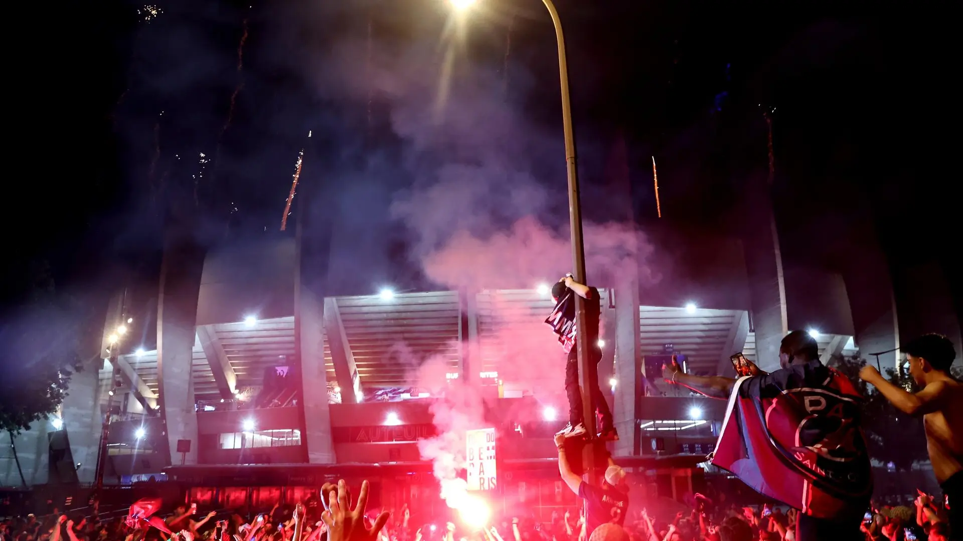 Disturbios en París tras la primera Copa de Europa del PSG: hasta 81 detenidos antes del final, coches incendiados…
