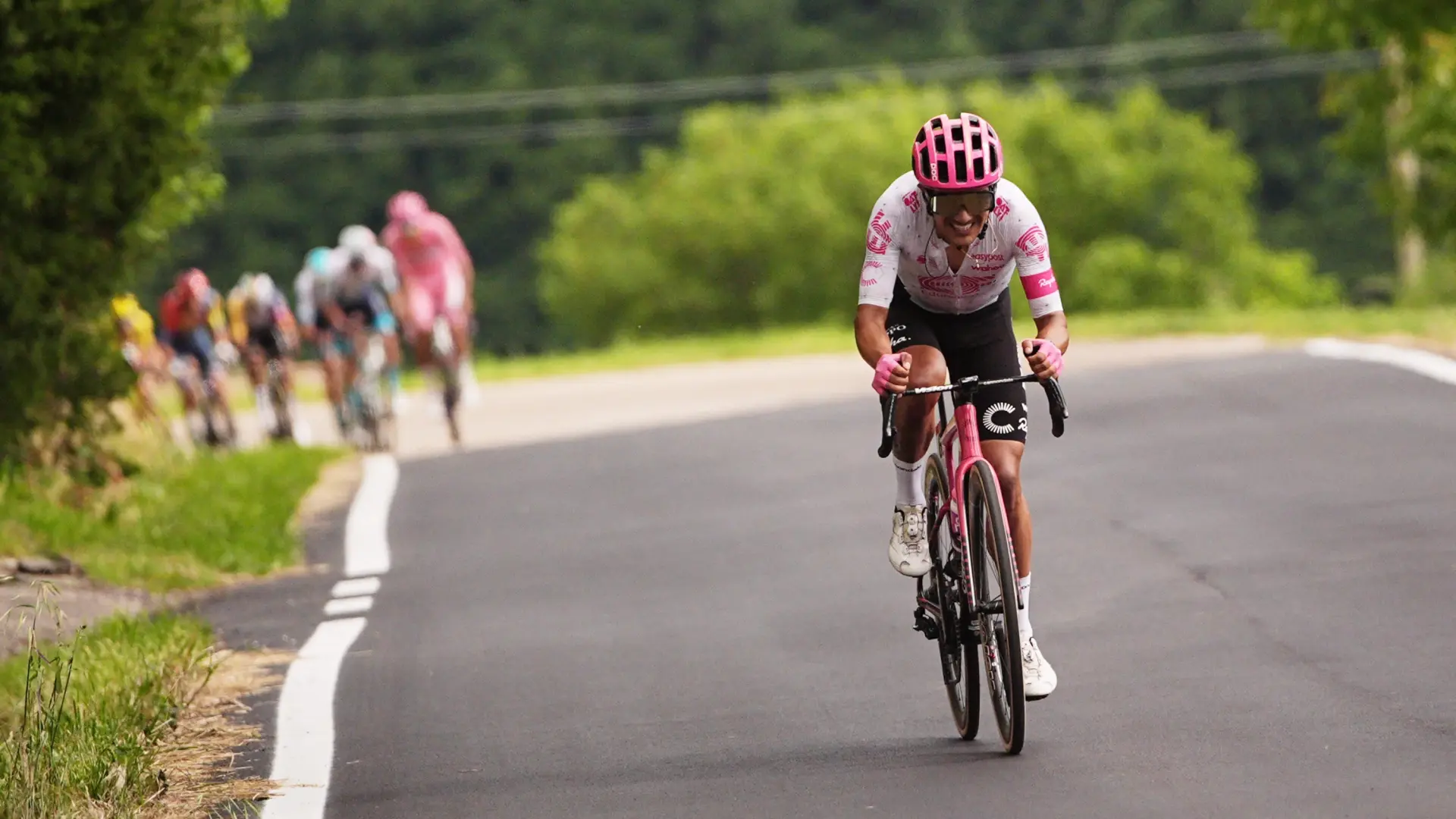 Del Toro, más líder del Giro de Italia: Ayuso se aleja unos segundos en la victoria de Carapaz en la etapa 11
