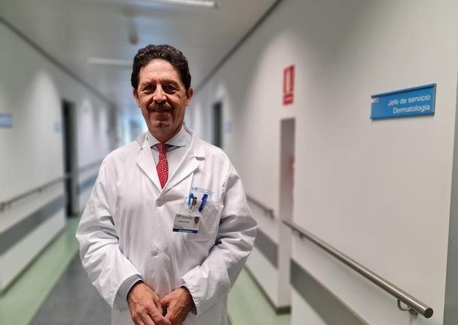 Pablo Ortiz, dermatólogo: «El concepto de tomar el sol debe desaparecer. Del sol hay que cuidarse»
