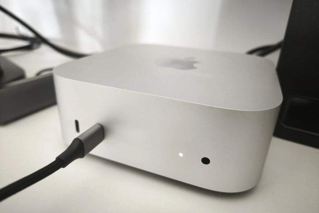 Más puertos, más almacenamiento y más comodidad al encenderlo. Este es el accesorio ideal si tienes un Mac mini M4 o M4 Pro 