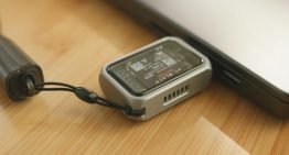 Hay una forma curiosa de añadirle almacenamiento a un Mac o un iPhone. No es con un hub, sino con una carcasa y un SSD