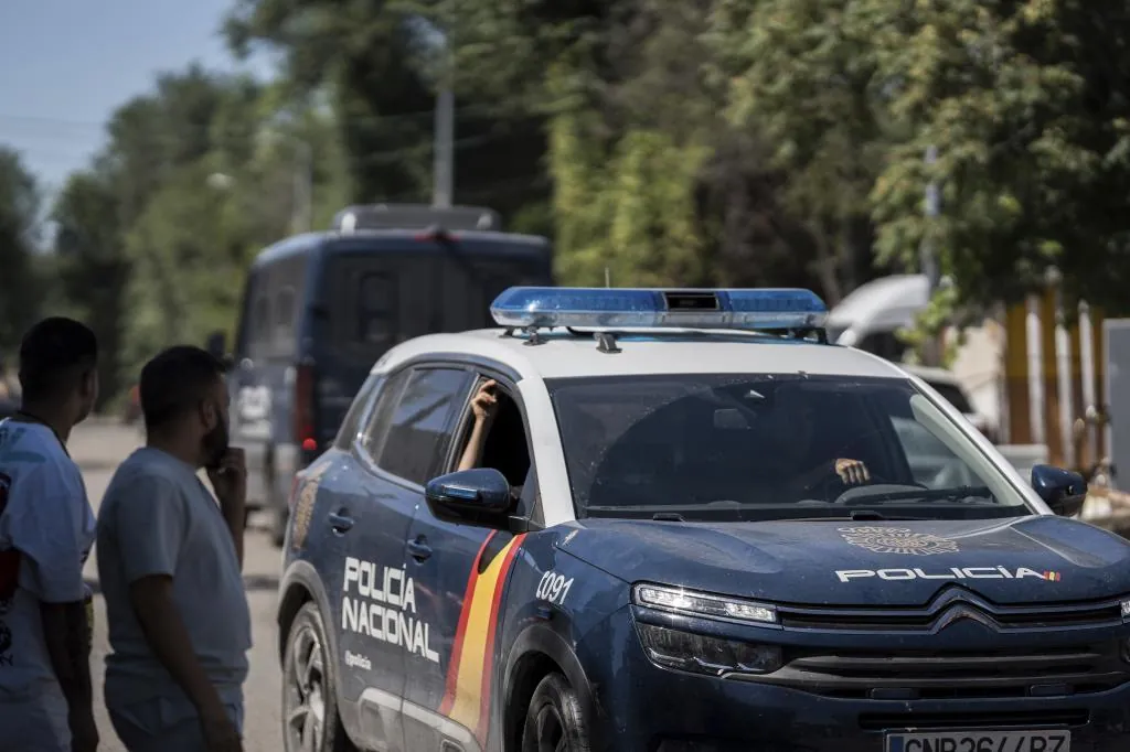 Tres detenidos en Valladolid por esclavizar a una mujer: 73 horas semanales de trabajo por 150 euros al mes y relaciones sexuales con uno de ellos