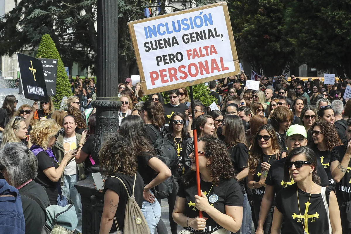 La presión de los profesores de Asturias por la jornada reducida fuerza la caída de la consejera de Educación