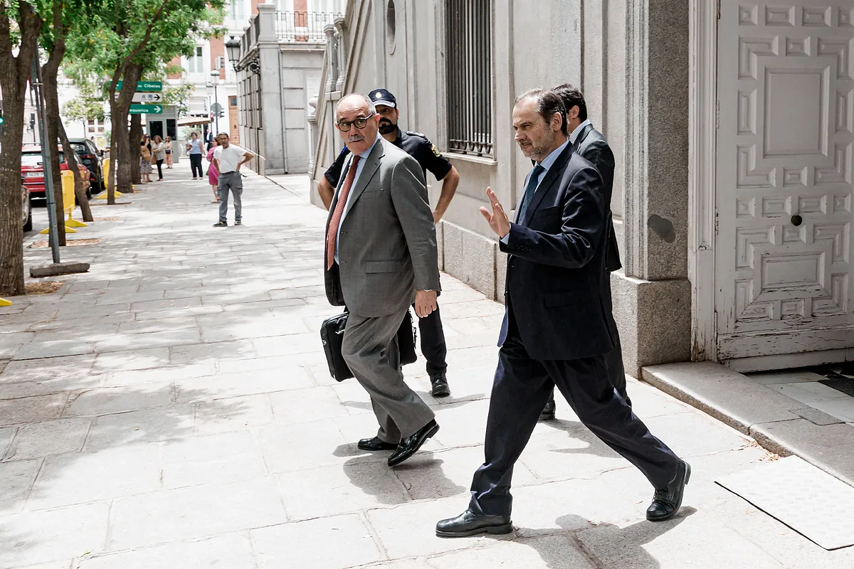 La ex pareja de Ábalos confiesa que presenció la reunión en la que Cerdán intentó comprar el silencio del ex ministro con dádivas