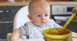 Un estudio advierte del riesgo de los plastificantes en la dieta de los bebés en Barcelona