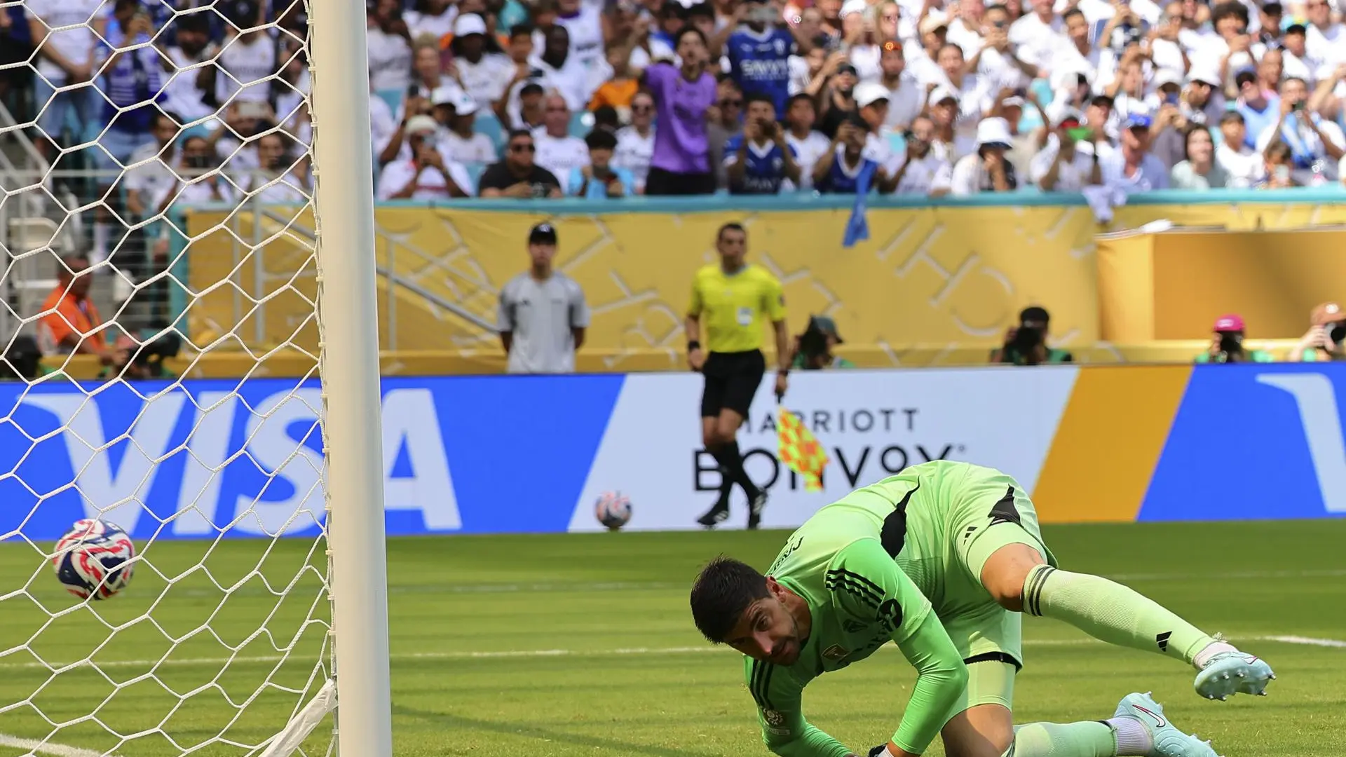 Courtois llama a la calma tras el empate del Madrid: "Hemos estado cuatro años con Ancelotti, tenemos unos automatismos"