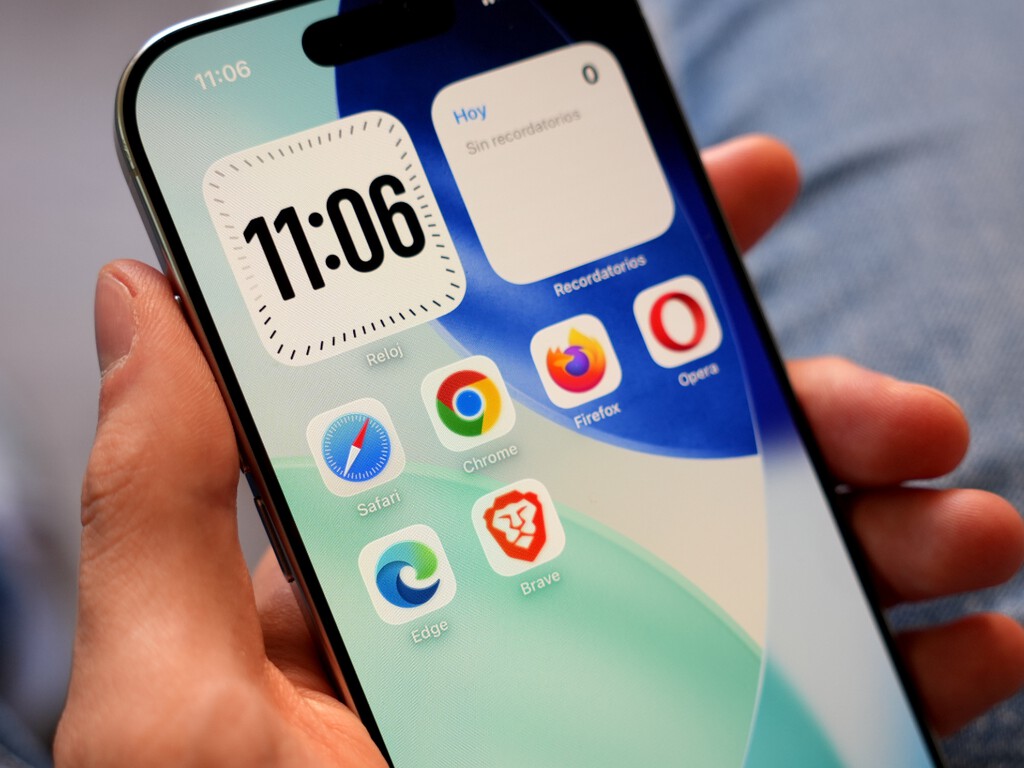 Apple ya permite motores de navegación rivales en el iPhone. El problema es que ha creado un laberinto imposible para Google y Firefox