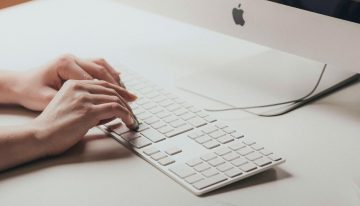 Apple envió un correo electrónico a las siete de la mañana preguntando sobre el teletrabajo. El personal se lo tomó regular