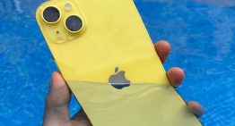 ¿Puedo mojar mi iPhone y hacer fotos bajo el agua?
Todo sobre su resistencia en la piscina y el mar