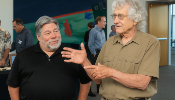 Quién es Rod Holt, el ingeniero «embaucado por Steve Jobs» que pasó de ser el empleado favorito de Apple a terminar despedido en el peor momento